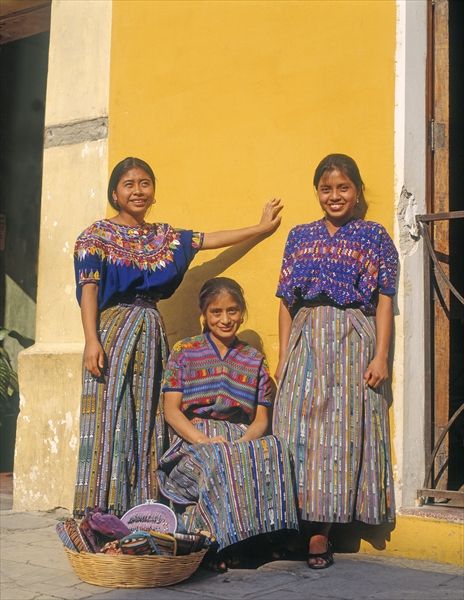 Three Guatemalan ladies (photo)  à 