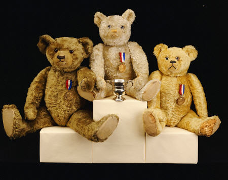 Three Farnell Teddy Bears On A Medal Winners Plinth à 
