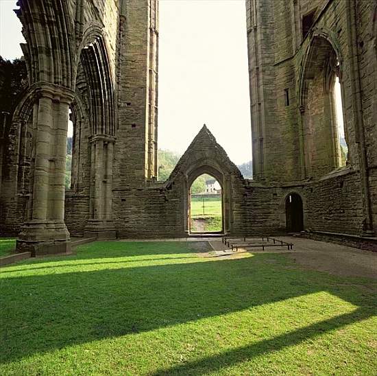 Tintern Abbey, founded in 1131 à 