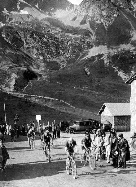 Tour de France 1929, 15th leg Grenoble/Evian on July 20 : here Antonin Magne ahead at the Lautaret p à 