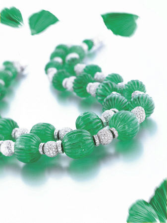 Two Magnificent Fluted Emerald Bead And Diamond Necklaces Comprising Seventeen And Fifteen Fluted Em à 