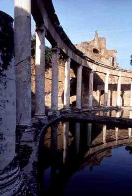 The Canopus canal surrounded by a cryptoporticus, Roman, 2nd century AD (photo) à 
