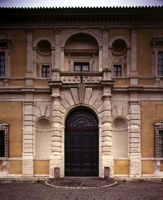 The facade, detail of the main entrance, designed by Giorgio Vasari (1511-74) Giacomo Vignola (1507- à 