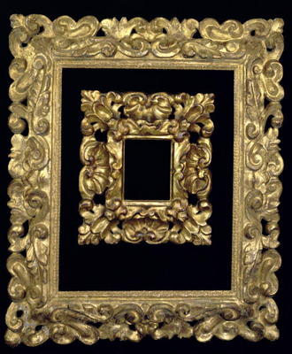Two carved and gilded frames decorated with 'S'-scrolls and acanthus leaves, Florentine, 17th centur à 