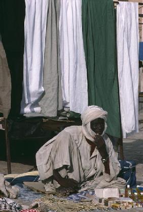 Vendor on the market place (photo) 