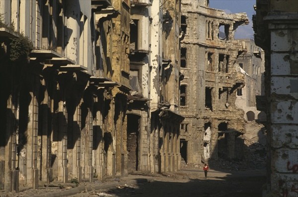 View of Beirut, 1994 (colour photo)  à 