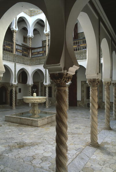 View of the courtyard interior (photo)  à 