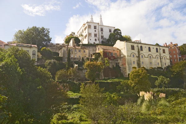 View of the hillside towards the National Palace (photo)  à 