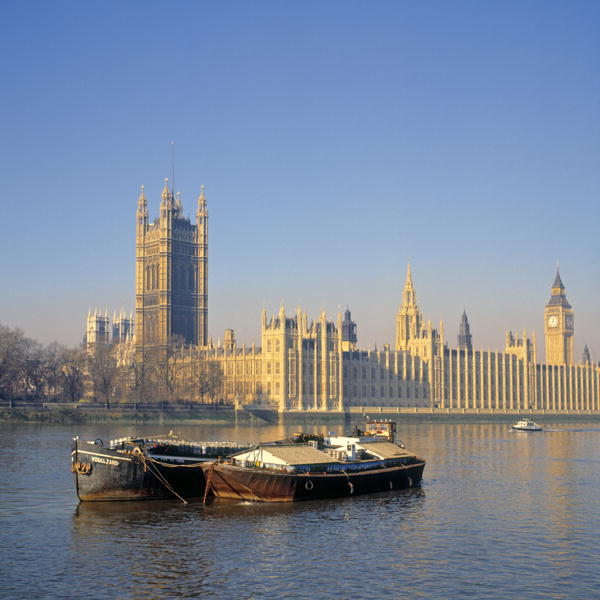 View of the Houses of Parliament, begun in 1836 (photo)  à 