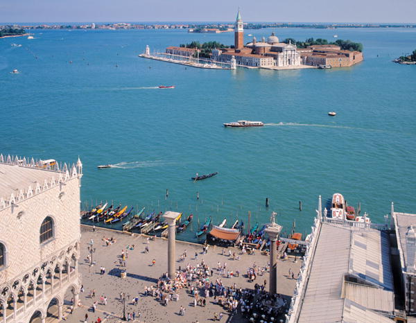 View over Bacino di San Marco to Isola San Giorgio Maggiore (photo)  à 