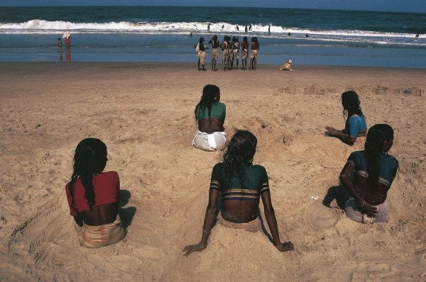 Villagers from hinterland crowd beaches of Goa (photo)  à 