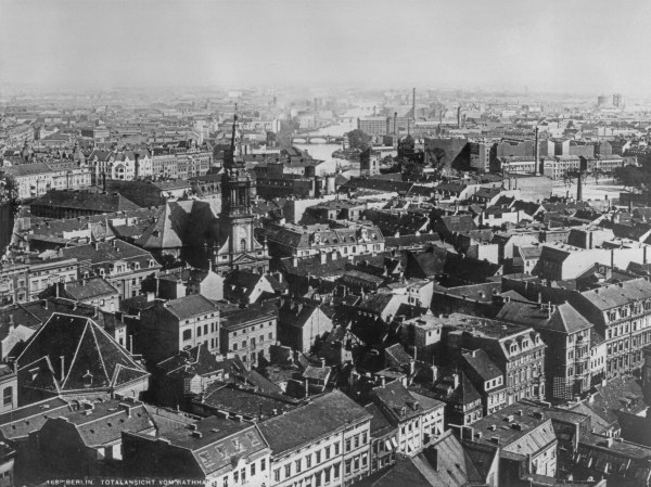 Vom Roten Rathaus:Parochialkirche/Foto à 