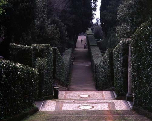 View of a garden walkway, designed by Pirro Ligorio (c.1500-83) for Cardinal Ippolito II d'Este (150 à 