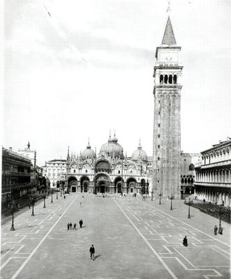 View of Piazza S. Marco (b/w photo) 1880-1920 à 