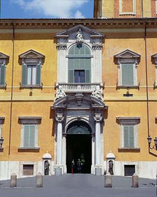 View of the main portal, designed by Carlo Maderno (1556-1629) with statues of St. Peter by Stefano à 