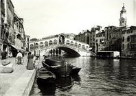 View of the Ponte di Rialto (b/w photo)