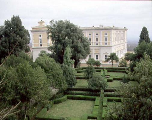 View of the villa and garden, designed by Jacopo Vignola (1507-73) and his successors for Cardinal A à 
