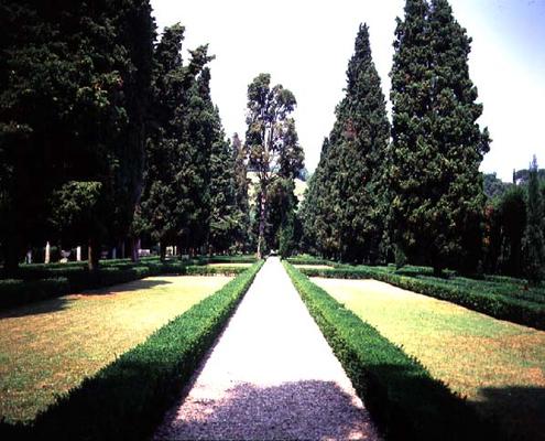 View of the walkway through the park, designed for Cardinal Giuliano de'Medici (1478-1534) by Raffae à 