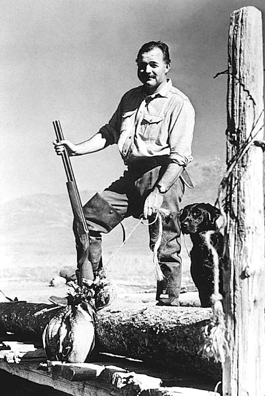 writer Ernest Hemingway in Idaho à 