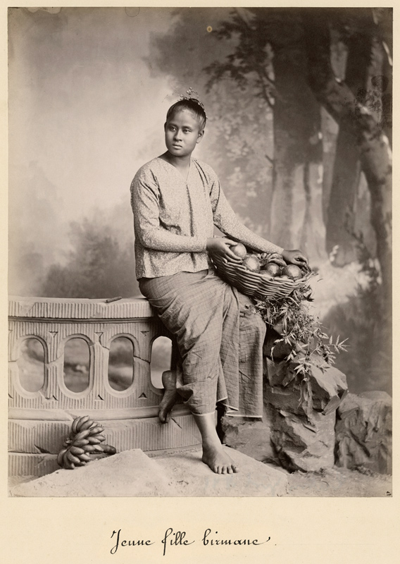 Young Burmese girl, c.1880 (albumen print from a glass negative) (b/w photo)  à 