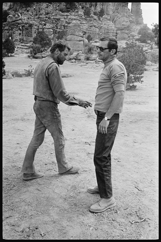 Burt Lancaster with Sydney Pollack on the set of The Scalphunters à Orlando Suero