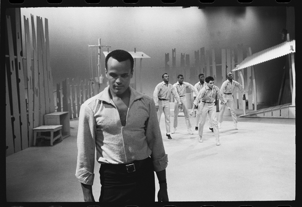 Harry Belafonte on set of TV special à Orlando Suero