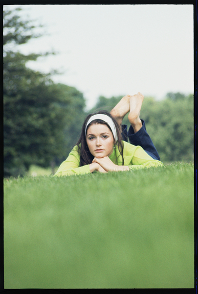 Margot Kidder on the grass à Orlando Suero