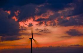 Gewitterwolken vor Abendhimmel