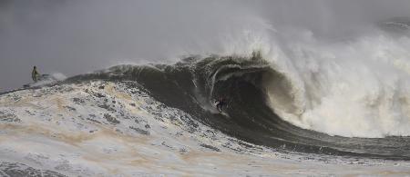 Surfing in big waves