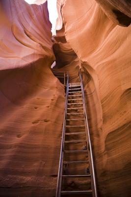 Leiter im Antelope Canyon Arizona USA à Peter Mautsch