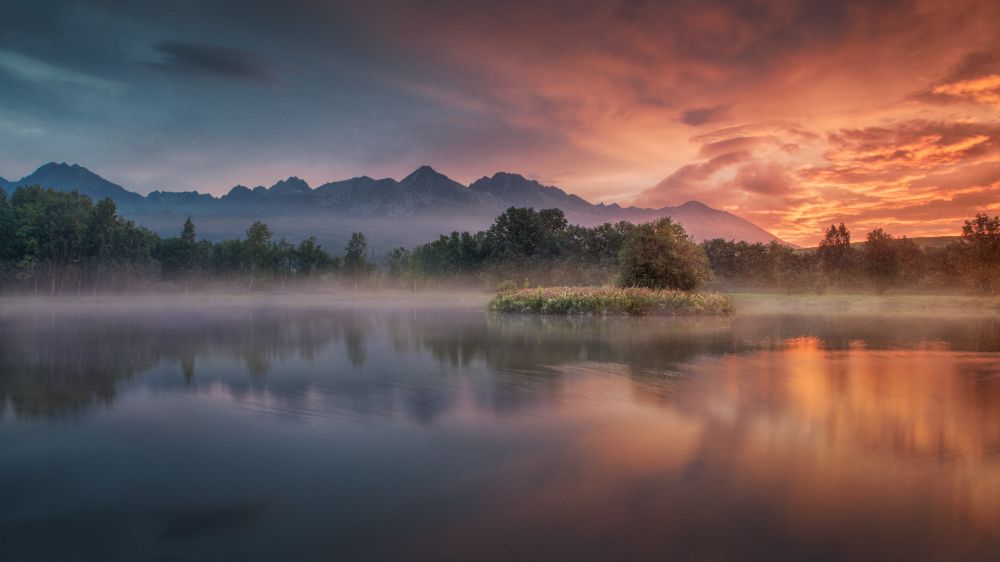 Daybreak by the lake à Peter Svoboda