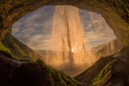 The waterfall Seljalandsfoss