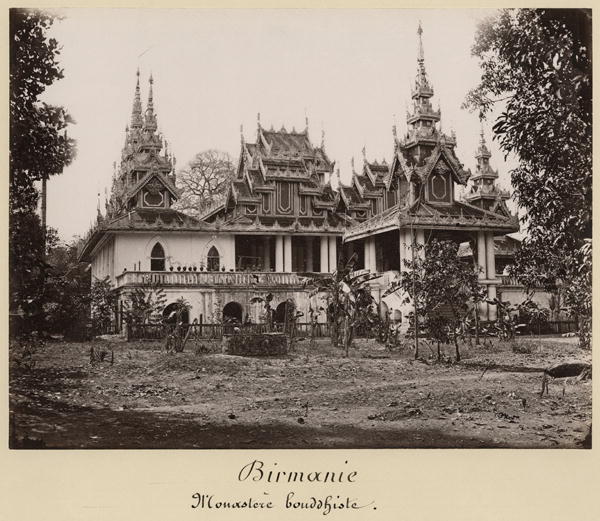Teik Kyaung monastery, isle of Ka Toe, near Moulmein, Burma, c.1848 (albumen print) (b/w photo)  à Philip Adolphe Klier