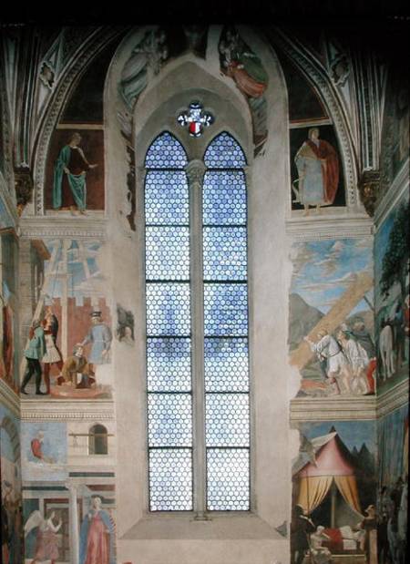 View of the end wall of the apse with frescoes from the Legend of the True Cross cycle à Piero della Francesca