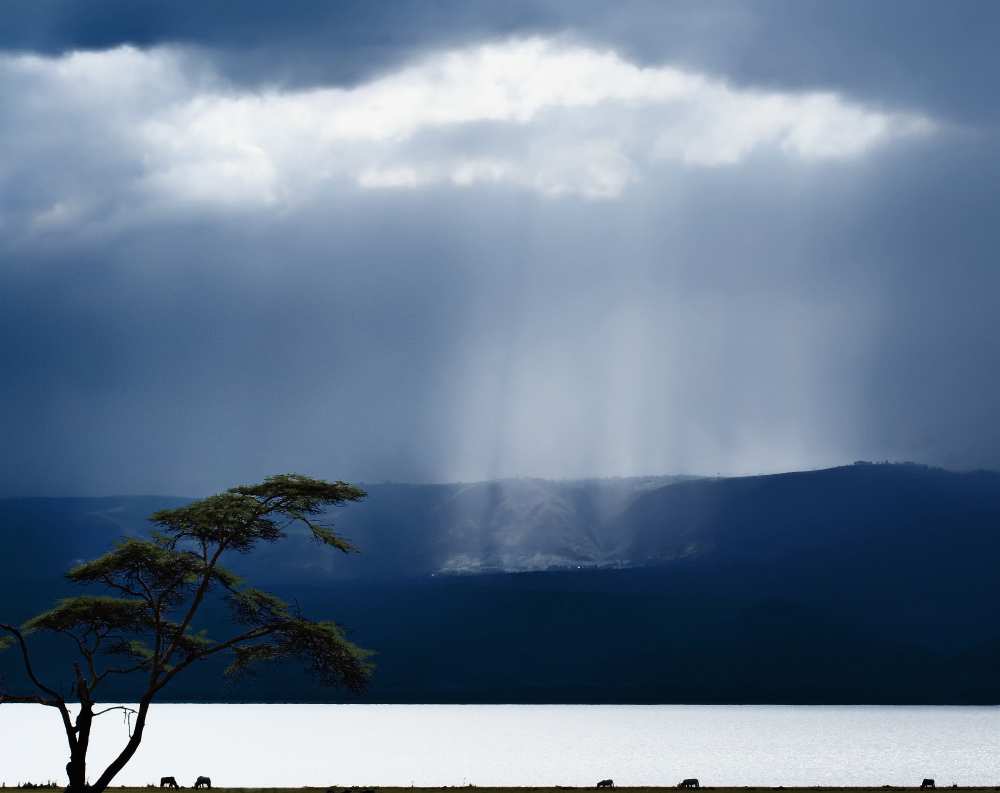 Clouds over lake Naivasha à Piet Flour