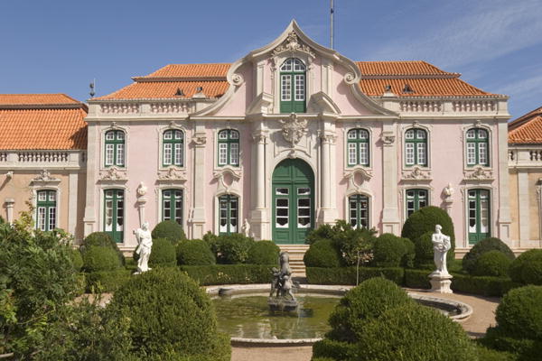 View of the exterior (photo)  à École portugaise