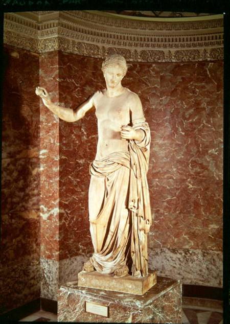 The Venus of Arles, Roman copy of a Greek original à Praxiteles