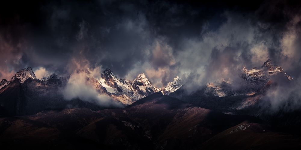 Tibetan snow capped mountains à qiye赣州柒爺