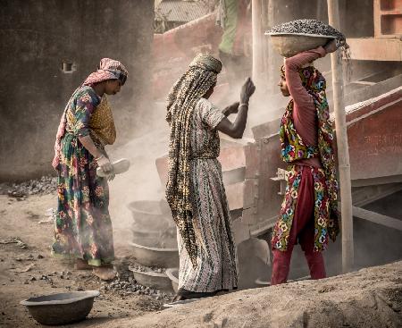 Woman Labour - Three Graces