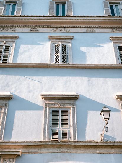 Blue tones of Rome - Italy travel photography ||