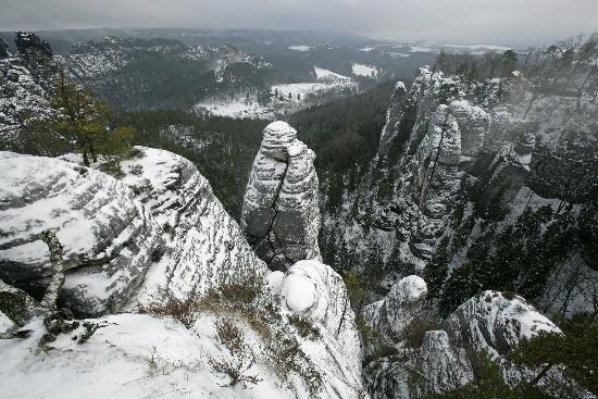 Sächsische Schweiz im Schnee à Ralf Hirschberger