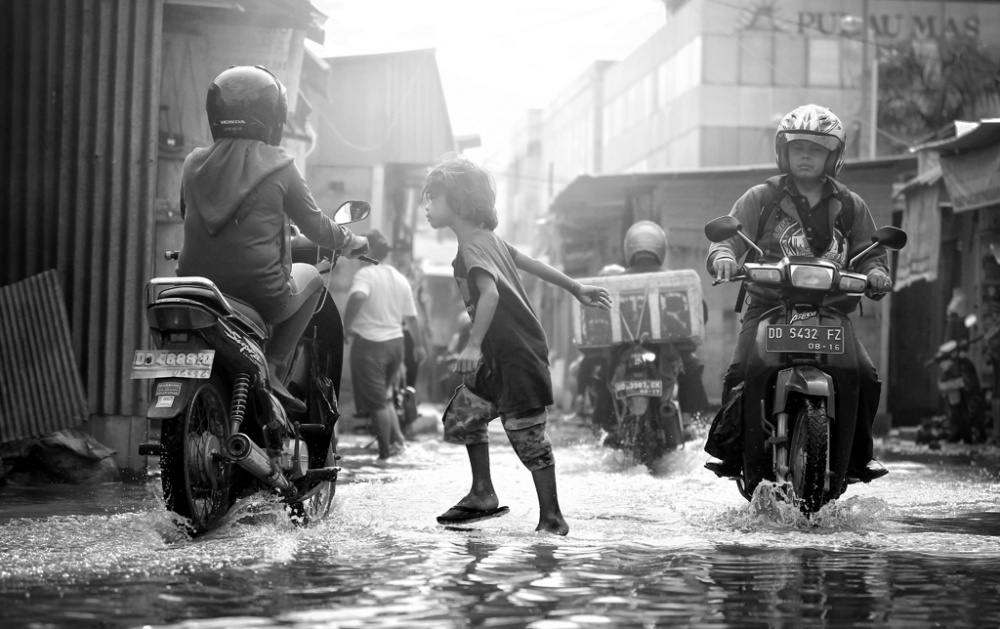 playing on the water à Reskiyanto Syam