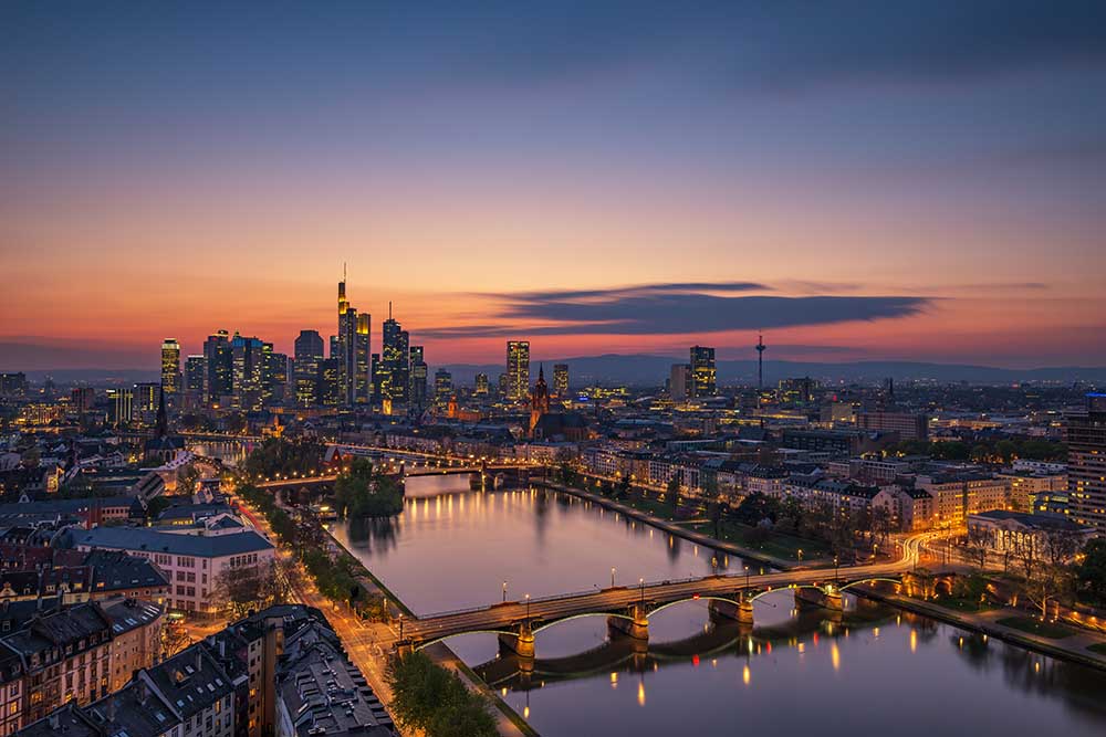 Frankfurt Skyline at sunset à Robin Oelschlegel