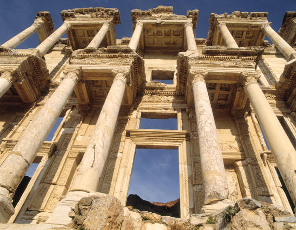 The Celsus Library, built in AD 135 (photo)  à Romain