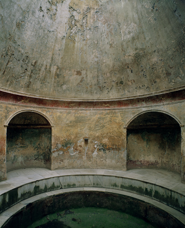 View of the interior of the frigidarium at the Thermae of the Forum (photo) à Romain 1er siècle après JC