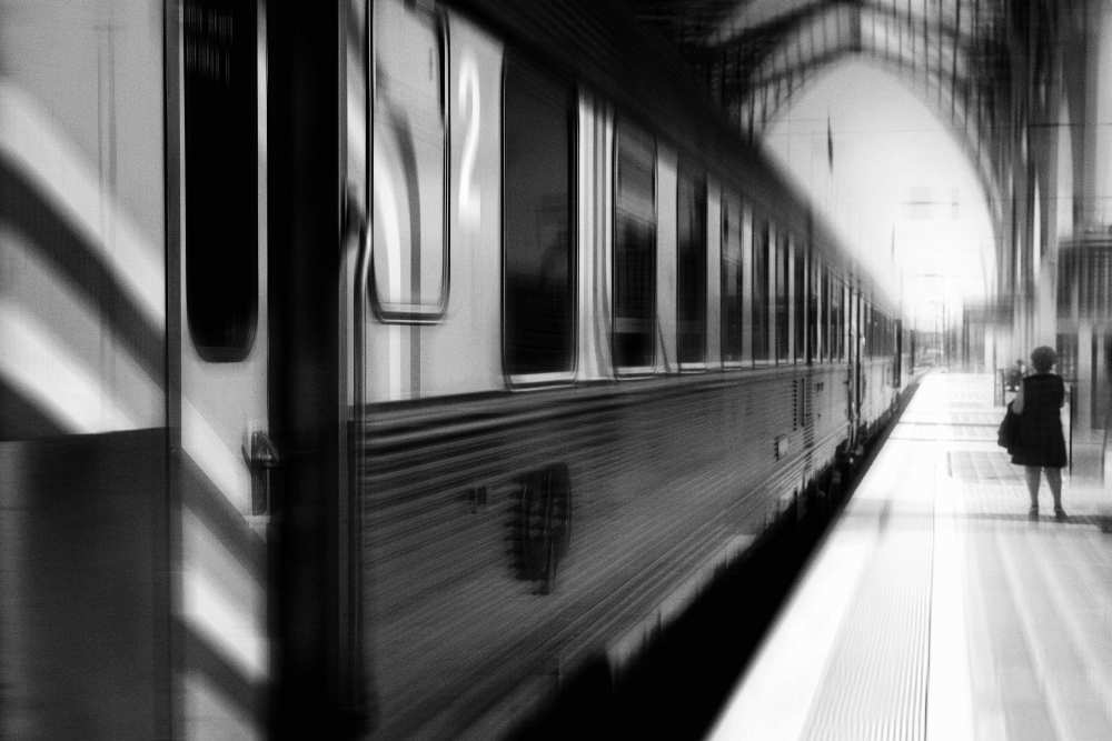 last train leaving paris à Rui Correia