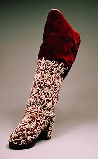 Lady''s boot, 1650-1700 (leather and velvet with pearls) à École russe