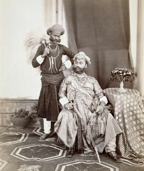 His Highness Maharaja Tukoji Rao (1844-86) II of Indore and attendant, 1877 (albumen print)  à S. Bourne
