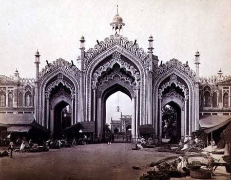 Gateway of the Hoospinbad Bazaar à Samuel Bourne