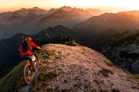 Riding ridge singletrack